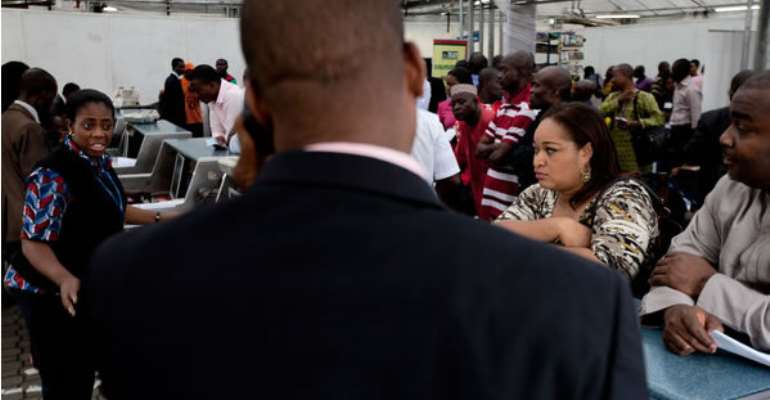 The stressed clerks at Airport © nytimes.com