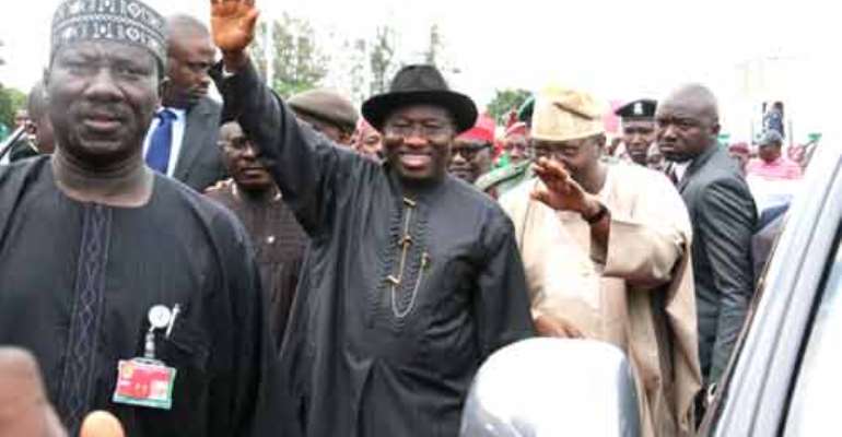 Goodluck Jonathan Defeats Atiku In PDP Presidential Primary