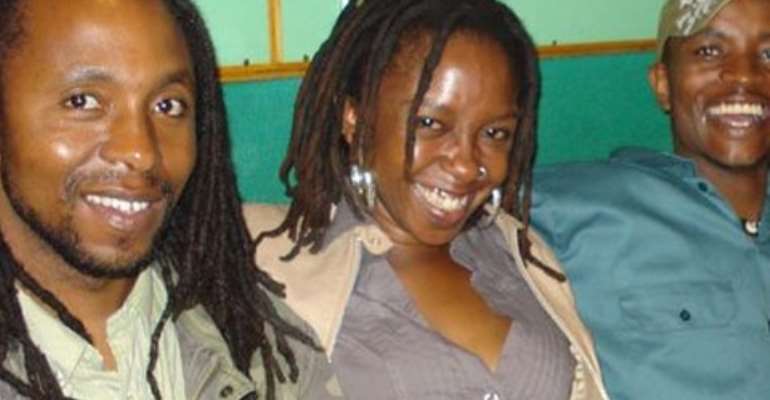 Chiwoniso Maraire: Zimbabwe singer dies, 37