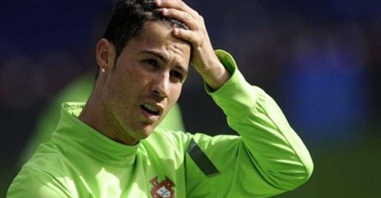 Cristiano Ronaldo denies signing new deal with Real Madrid