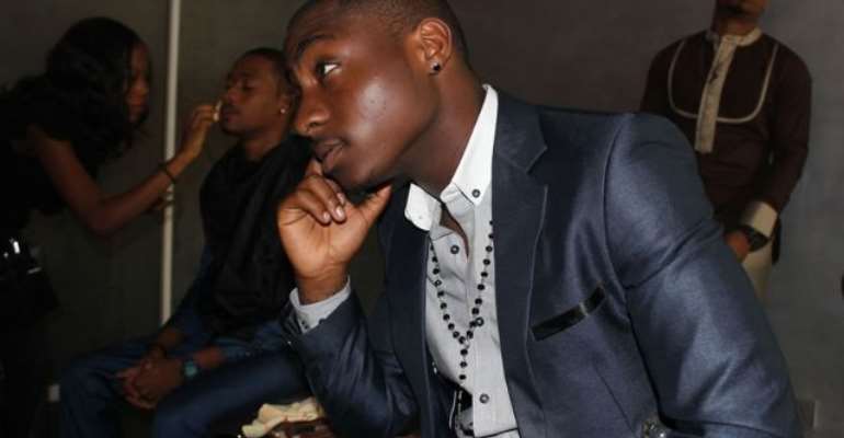 Nigerian Immigration Officers Harass Davido At Lagos Airport