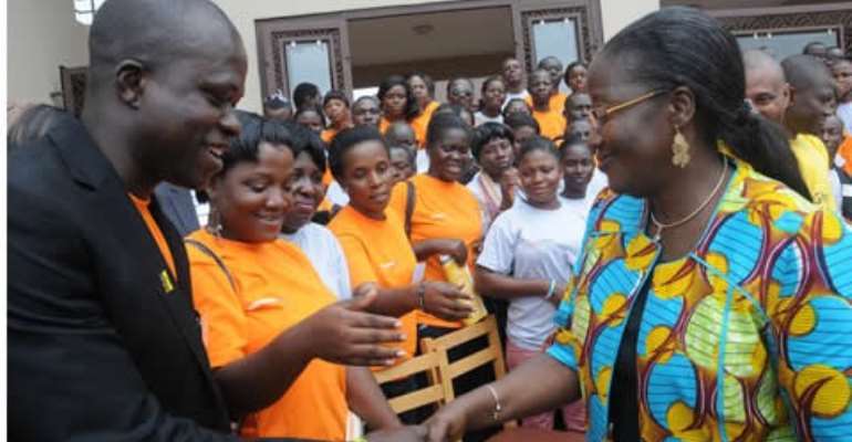 Mrs. Amissah-Arthur congratulating the participants of iTeach 2013 after the workshop