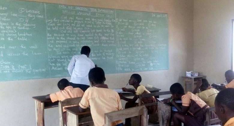 West Mamprusi: After ModernGhana report, Education Director redirect teachers to write exam questions on chalkboards