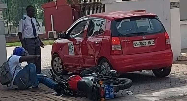 Accra: Biker crashes Kia morning vehicle at GIJ