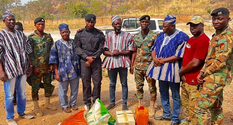 Buipewura Jinapor donates food items, bull to military detachment in Damongo