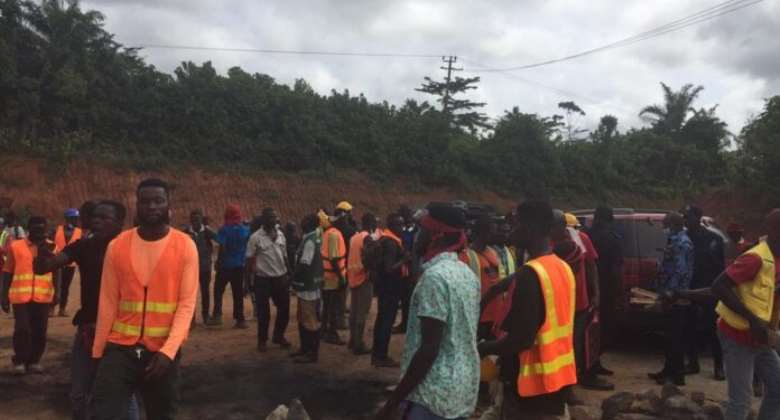CR: Unpaid workers of National Trunk Road attack Japanese construction firm