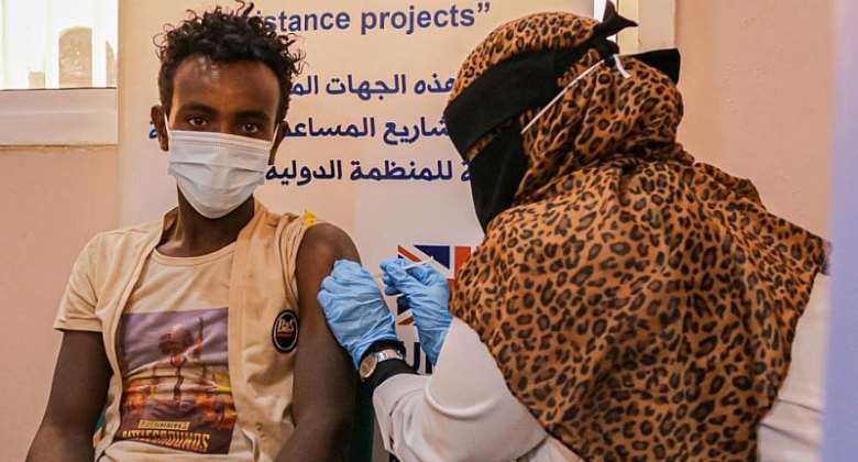 Anwer, an Ethiopian migrant in Yemen, receives his COVID-19 vaccine at the IOM Migrant Response Point in Aden. Photo: Majed MohammedIOM