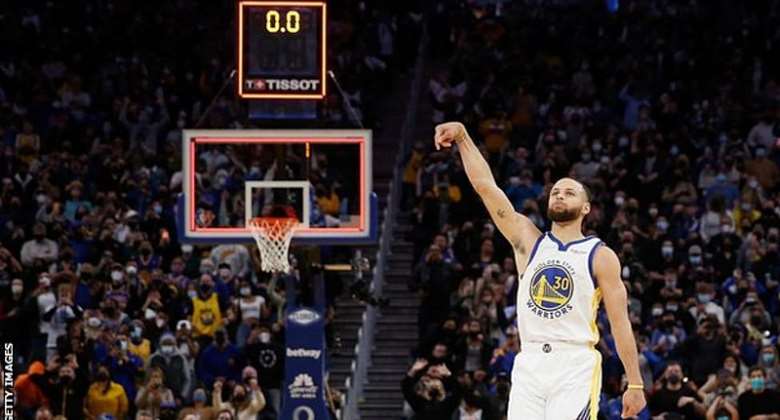 Stephen Curry: Golden State Warriors star makes game-winning score on the buzzer