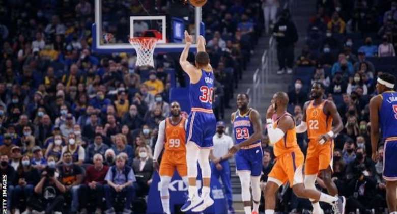 Stephen Curry scored six three-pointers against the Phoenix Suns

