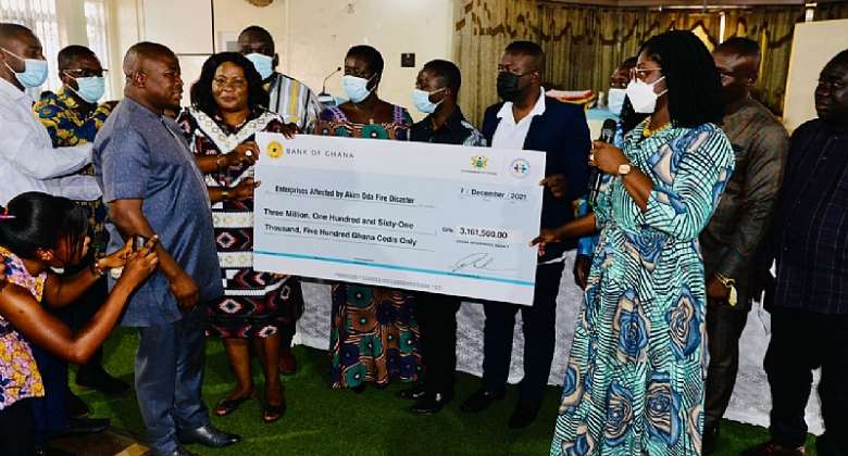 Government gives GH₵ 3,161,500 support to traders in Akim Oda Market fire outbreak
