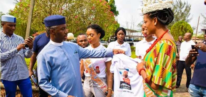 Isabella Okafor Ada Imo 2019 Donates Campaign T-shirt To Uche Nwosu