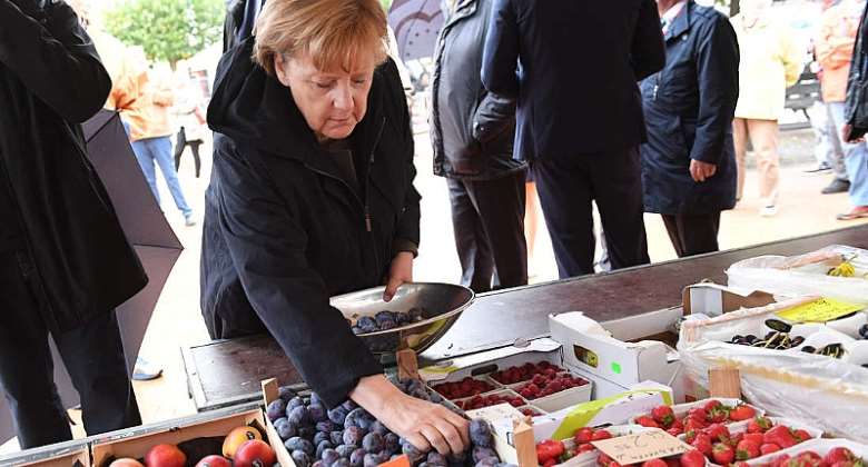 German Ex.Chancellor Angela Merkel, in shopping in the Supermarkt in Berlin