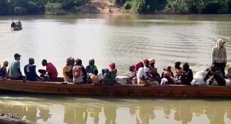 Nanumba South: Commuters lament over high increment in boat fares at River Oti