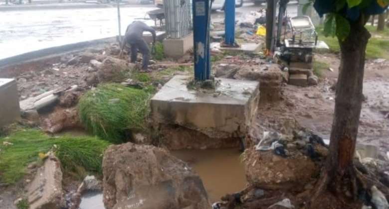 Floodwaters wash away footings of billboard at Kaneshie First Light