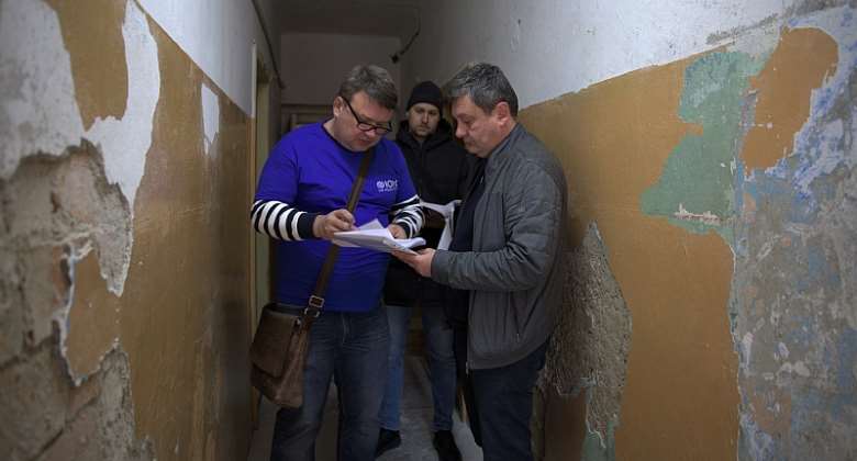 IOM staff conducting an assessment on collective center in need of refurbishment in Uzhhorod. Photo Gema Cortes  IOM