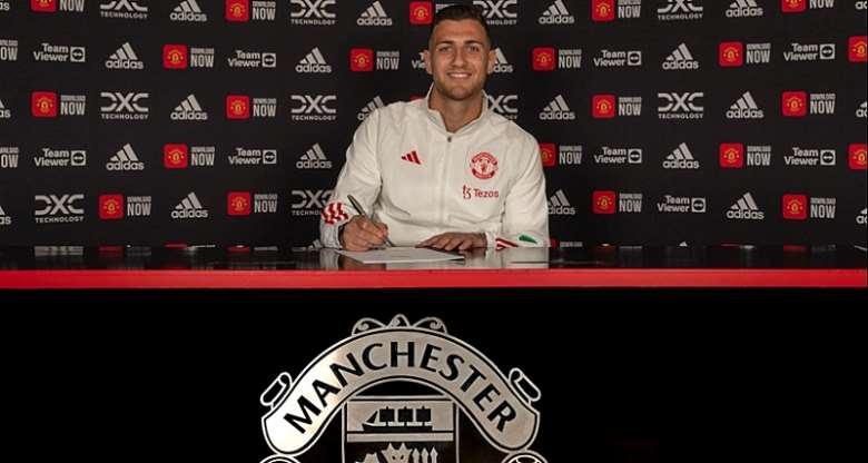 Diogo Dalot signs Manchester United contract extension until 2028