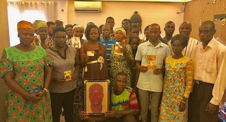 Families of massacre victims, in Kumasi Ghana, April 2018.  2018 Reed BrodyHRW