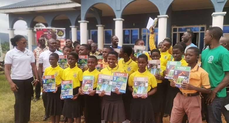 Otumfuo Osei Tutu II Foundation donates science textbooks to 24 deprived schools