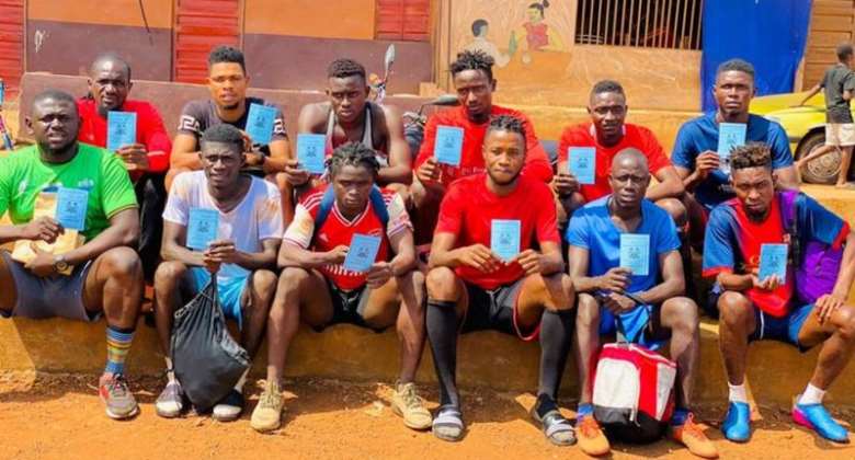 Players from Sierra Leone's Anti-Drugs Strikers FC with their Covid-19 vaccination cards