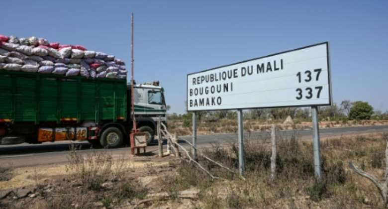 La frontire du Mali, le 23 janvier 2022, ouverte uniquement aux produits aliementaires.  By Sia KAMBOU AFP