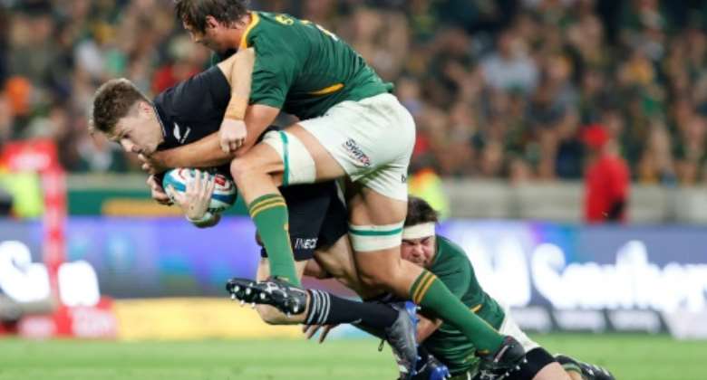 South Africa lock Eben Etzebeth C and prop Frans Malherbe R tackle New Zealand fly-half Beauden Barrett L during the Rugby Championship match in Mbombela on August 6, 2022..  By PHILL MAGAKOE AFP