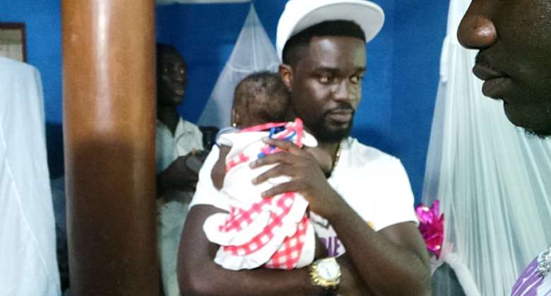 Sarkodie Expresses His Love For Children  As He Donates To The Royal Seed Orphanage
