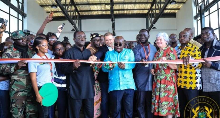President Akufo-Addo cutting the tape for the commissioning of the second medical drone delivery facility