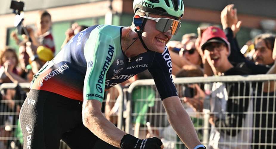 Paul Seixas celebrates after winning the 120th edition of the Giro di Lombardia (Tour of Lombardy) between Bergamo and Como on October 10, 2026. -  Marco Bertorello, AFP