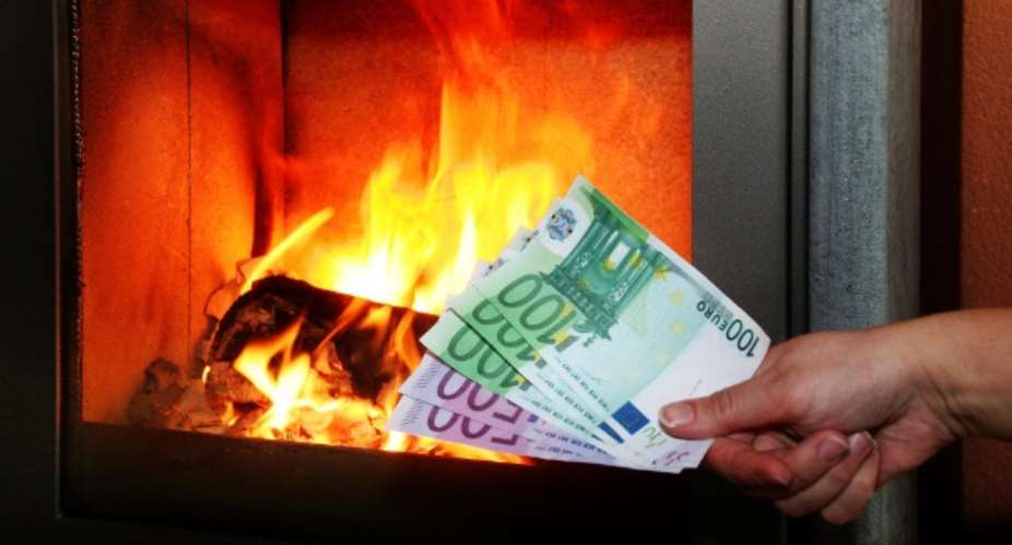 Money on fire In Arnsberg-Germany, a man accidentally burned his friend's savings.