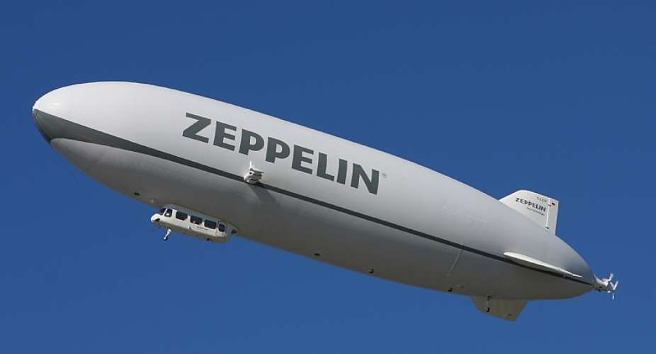 Zeppelin NT DLZZF in flight 2010 - en.wikipedia.org