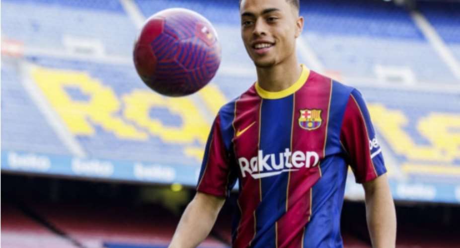 Barcelona Announce Signing Of Dest From Ajax