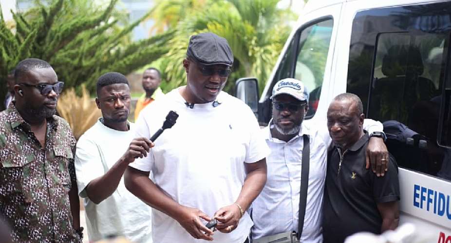 Ayew Afriyie donates 18-seater benz sprinter bus to Effiduase-Asokore constituency
