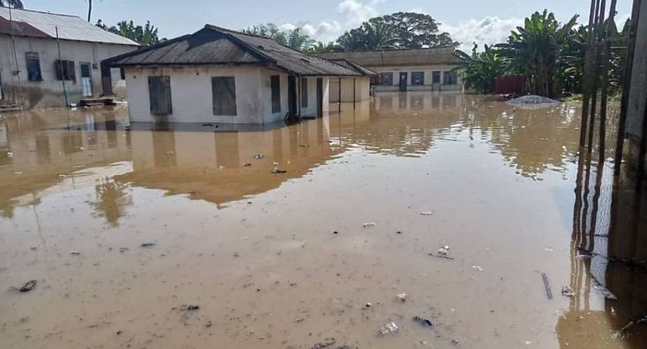 Nsawam-Adoagyiri MCE appeals for relief items for flood victims