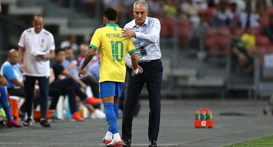 Neymar Limps Off As Brazil Draw With Nigeria