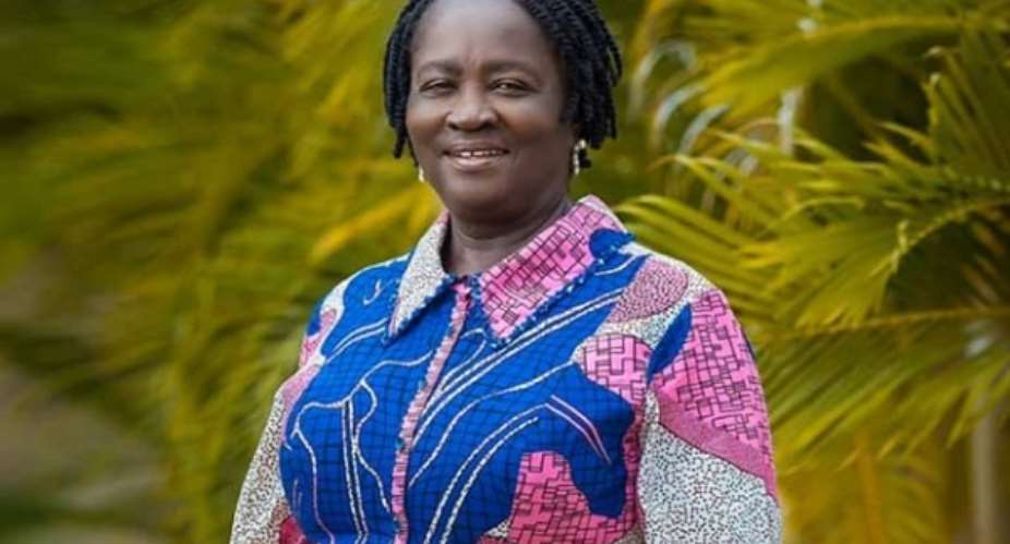 Prof Naana Jane Opoku-Agyemang commiserates with family of the late Madam Araba Tagoe