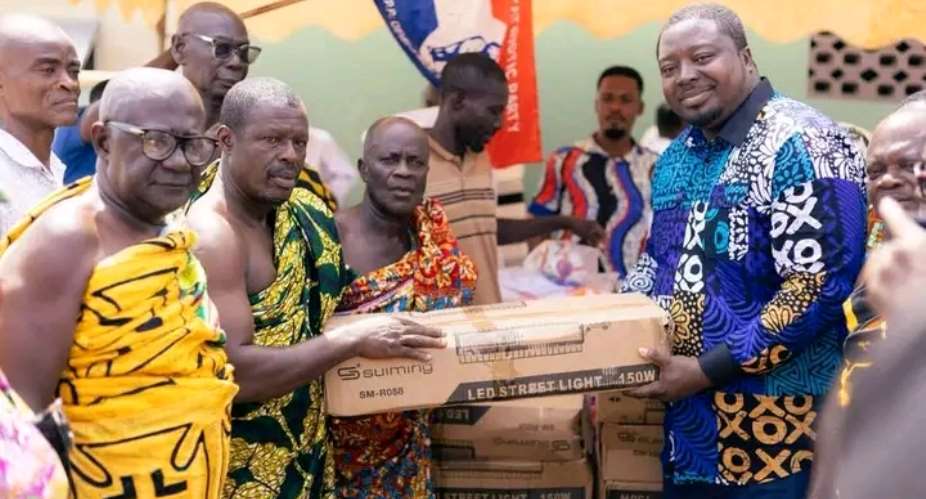 Ejisu MP Lawyer Kwabena Boateng extends grassroots development drive to Asotwe with streetlights, skip container