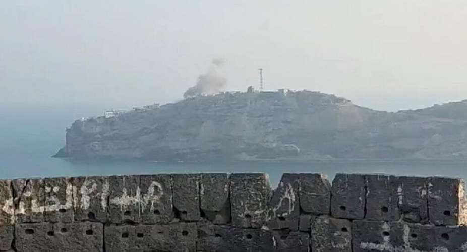 Smoke billows from the presidential palace complex following an attack by Yemens Houthis in Aden on October 15, 2026. -  Social media via Reuters