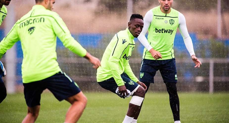 Emmanuel Boateng Trains With Levante Ahead Of Real Madrid Clash VIDEO
