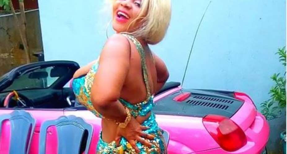Actress, Cossy Ojiakor Shows off Nice Flat Tommy