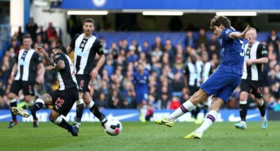 PL: Alonso goal earns Chelsea victory, Dele Alli rescues Spurs from another defeat