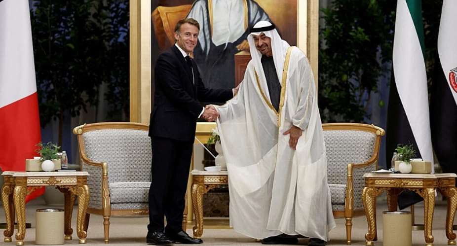 Emmanuel Macron shakes hands with Sheikh Mohamed bin Zayed Al Nahyan, president of the United Arab Emirates, at a meeting at the presidential palace in Abu Dhabi, 19 October. - REUTERS - Benoit Tessier
