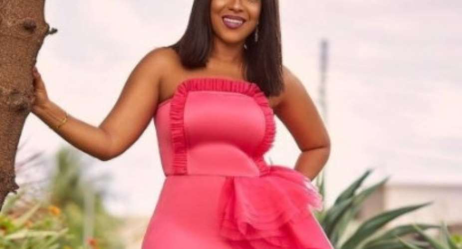 Actress, Joselyn Dumas Flaunts Killer Curves in Pink Outfit