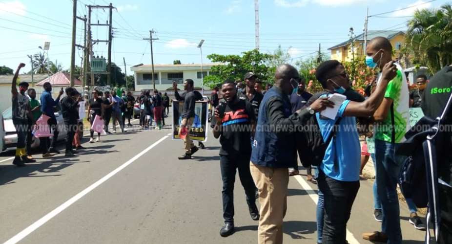 Protestors Besiege Nigerian High Commission Over Lekki Brutality