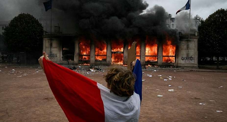Lyons tourism office was torched during protests on 17 October, but there is still relatively little known about who carried out similar violence and looting in Frances big cities. - AFP - JEFF PACHOUD
