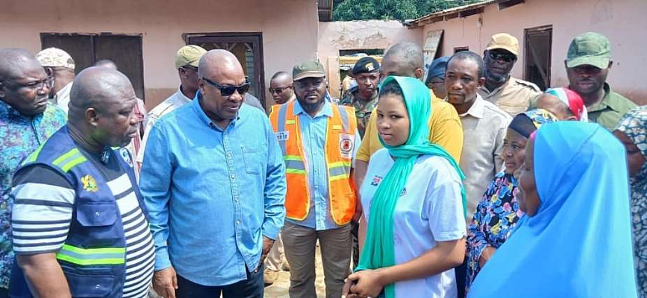 Mahama commiserates with Hohoe flood victims, presents relief items