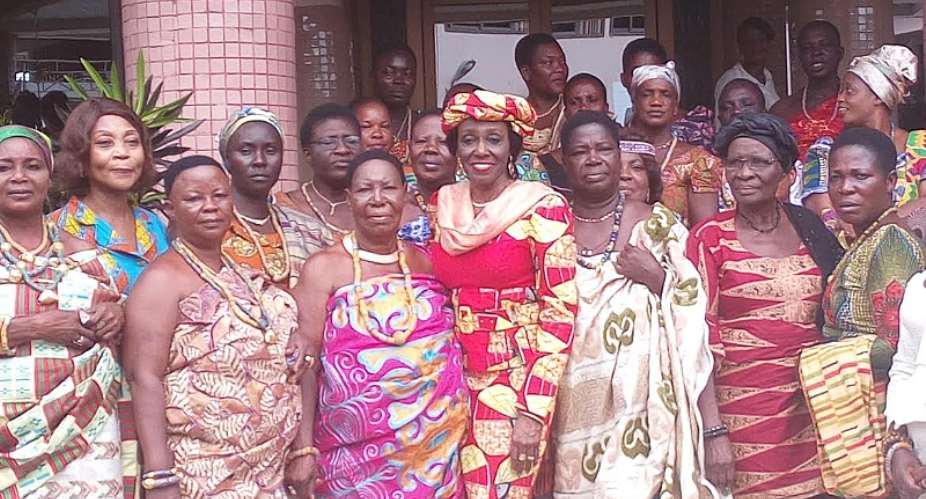 Nana Konadu 4th from right in a photograph with the queen mothers