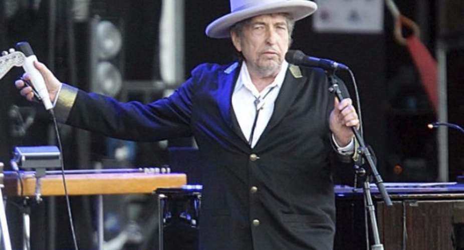Bob Dylan's Nobel silence 'impolite and arrogant'