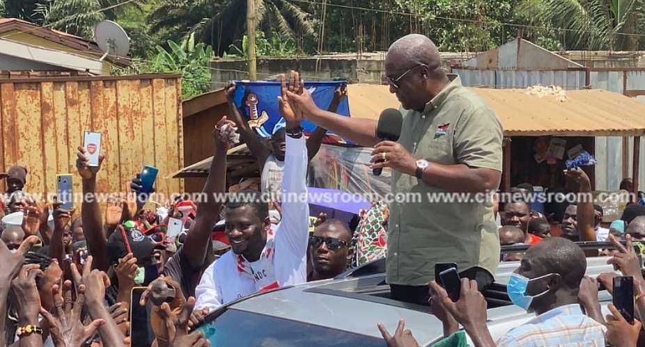 Mahama Promises Mpohor Residents Better Roads If Elected
