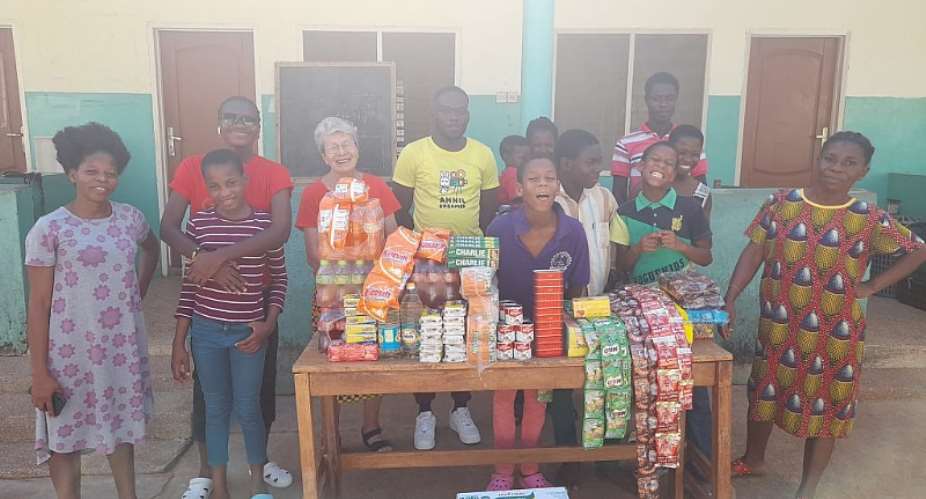 Radio presenter Freda Owusuaah Bioh donates to two orphanages in Bono Region