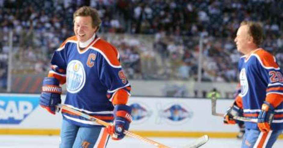 Other Sports: Gretzky skates again for Oilers in outdoor alumni game
